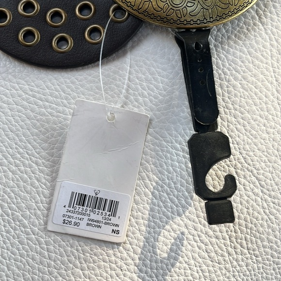 NWT faux leather adjustable belt - Picture 6 of 8